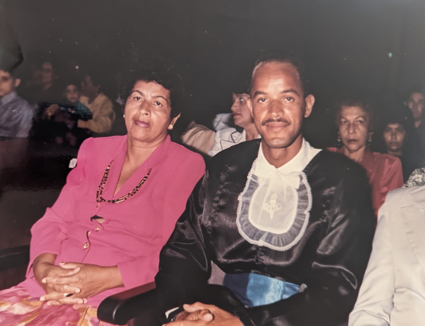 Cerimônia de colação de grau no curso de Educação Física pela Universidade Federal de Alagoas. Momento de felicidade e orgulho.

Geronice (mãe de Ricardo) e Ricardo.